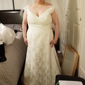 Plus size wedding dress